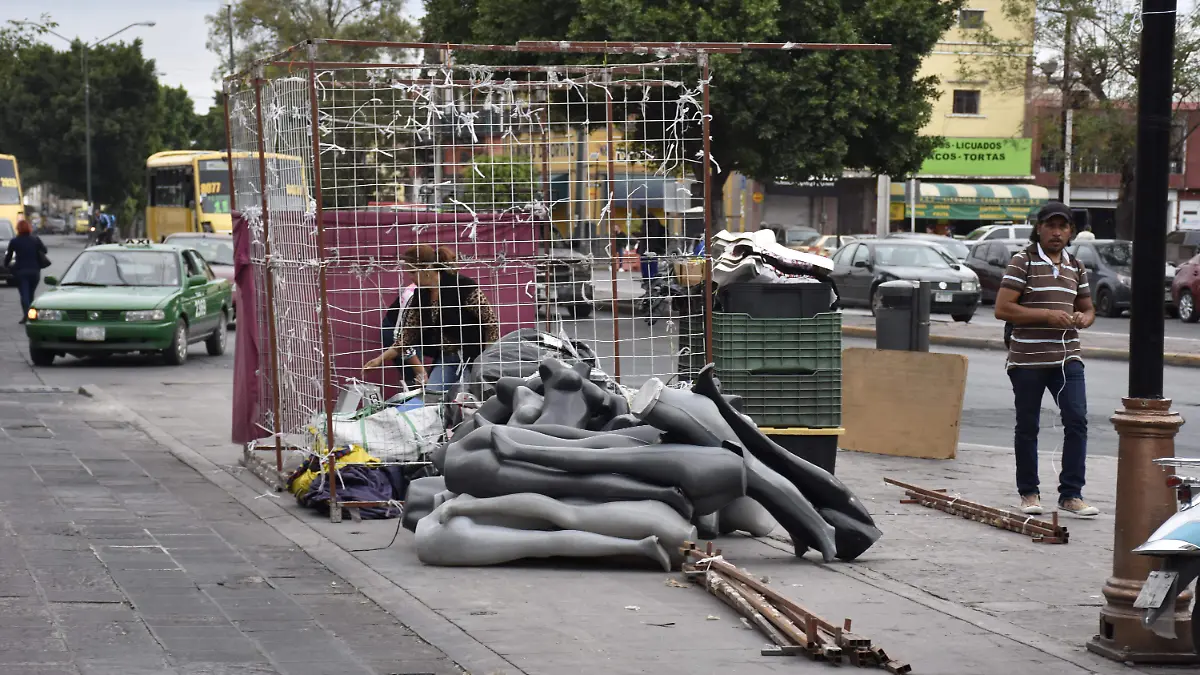 puesto ambulante y maniquis